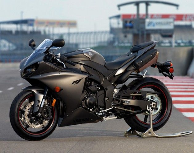 Yamaha R1: Price, Features, Specifications, and More